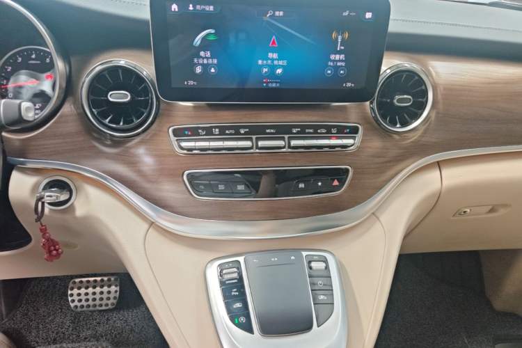 Used Mercedes-Benz V-Class 2021 V 260 Prestige Edition Audio And AC Panel