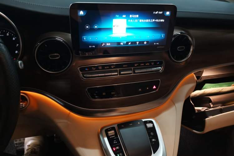 Used Mercedes-Benz V-Class 2021 V 260 L Long-wheelbase Luxury Edition Audio And AC Panel