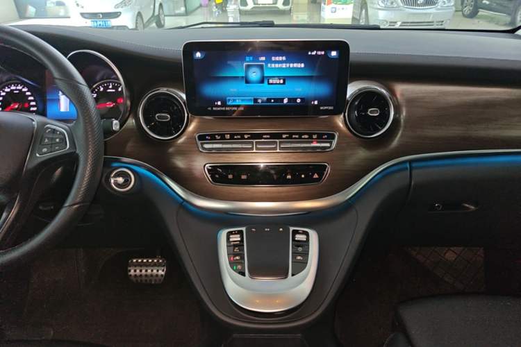 Used Mercedes-Benz V-Class 2021 V 260 Prestige Edition Audio And AC Panel