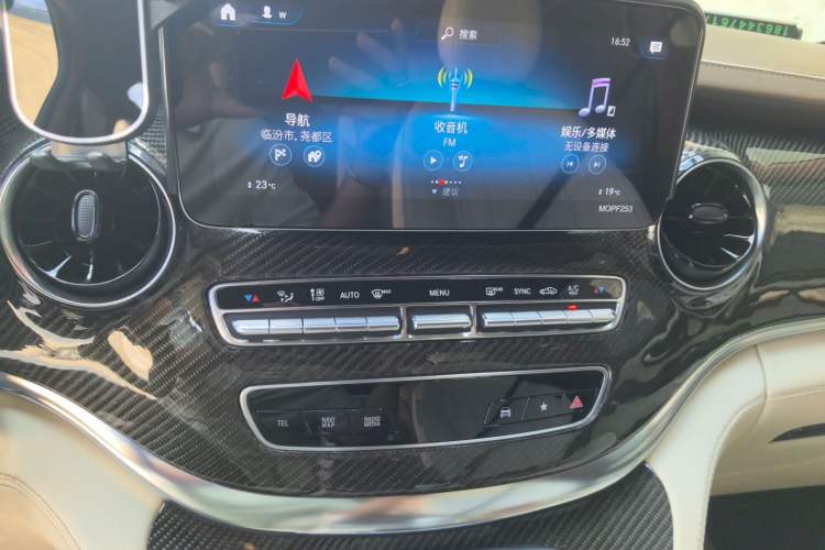 Used Mercedes-Benz V-Class 2021 V 260 Avantgarde Edition Audio And AC Panel