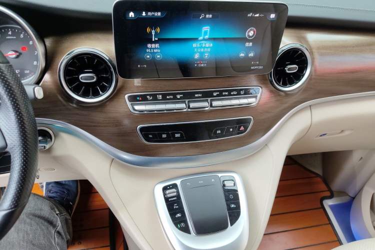 Used Mercedes-Benz V-Class 2021 V 260 Prestige Edition Audio And AC Panel
