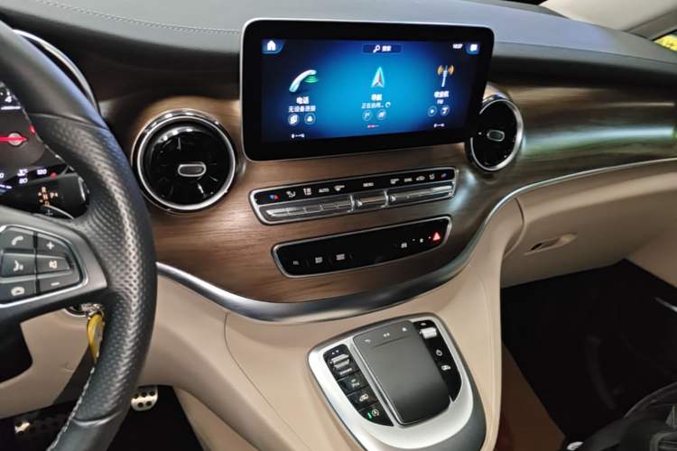 Used Mercedes-Benz V-Class 2021 V 260 Prestige Edition Audio And AC Panel