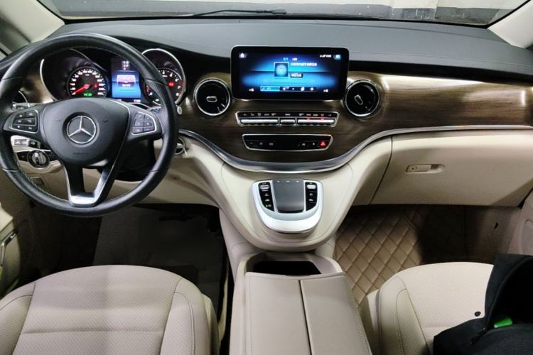 Used Mercedes-Benz V-Class 2021 V 260 L Long Wheelbase Prestige Edition Center Console