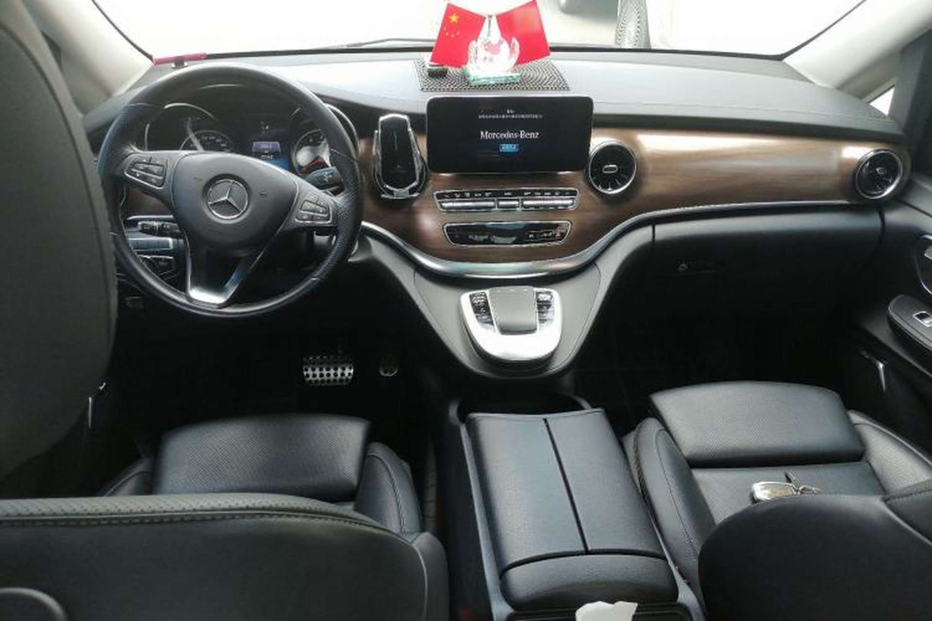 Used Mercedes-Benz V-Class 2021 V 260 L Long-wheelbase Luxury Edition Center Console