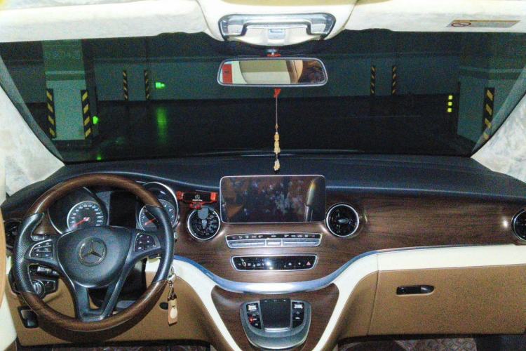 Used Mercedes-Benz V-Class 2021 V 260 Avantgarde Edition Center Console
