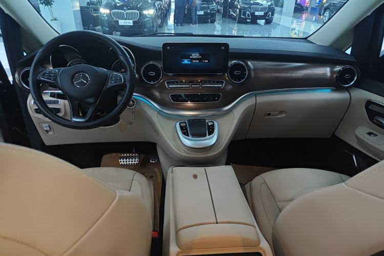 Used Mercedes-Benz V-Class 2021 V 260 L Long-wheelbase Luxury Edition Center Console