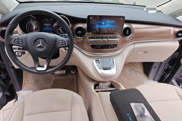 Used Mercedes-Benz V-Class 2021 V 260 Prestige Edition Center Console