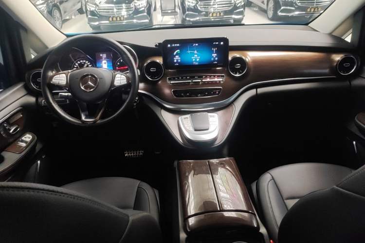 Used Mercedes-Benz V-Class 2021 V 260 Prestige Edition Center Console