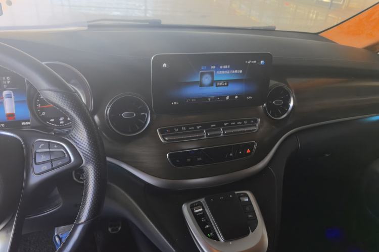 Used Mercedes-Benz V-Class 2021 V 260 Avantgarde Edition Center Console