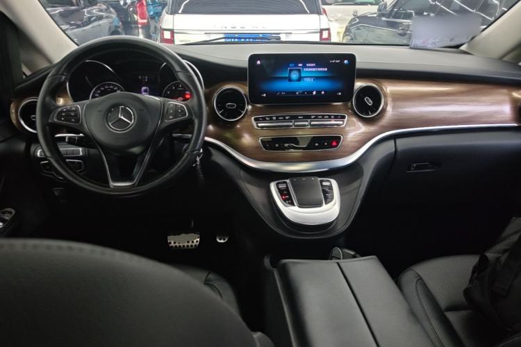 Used Mercedes-Benz V-Class 2021 V 260 Prestige Edition Center Console