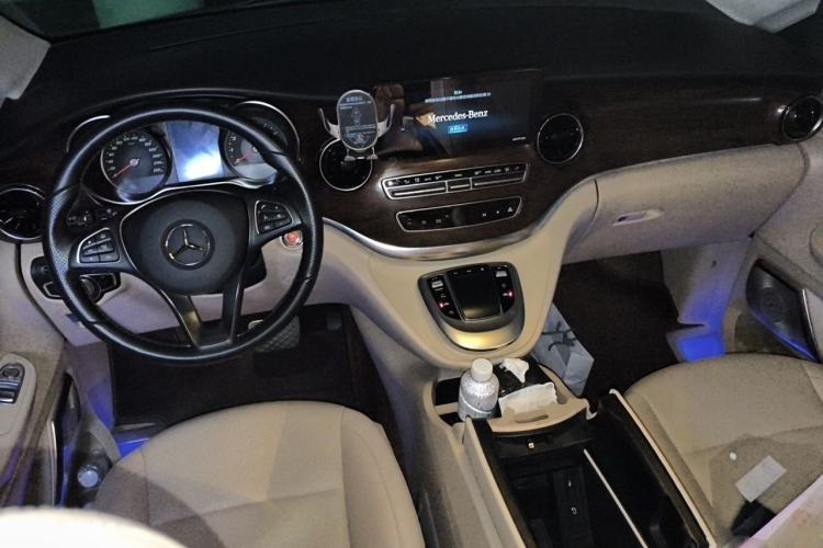 Used Mercedes-Benz V-Class 2021 V 260 Avantgarde Edition Center Console