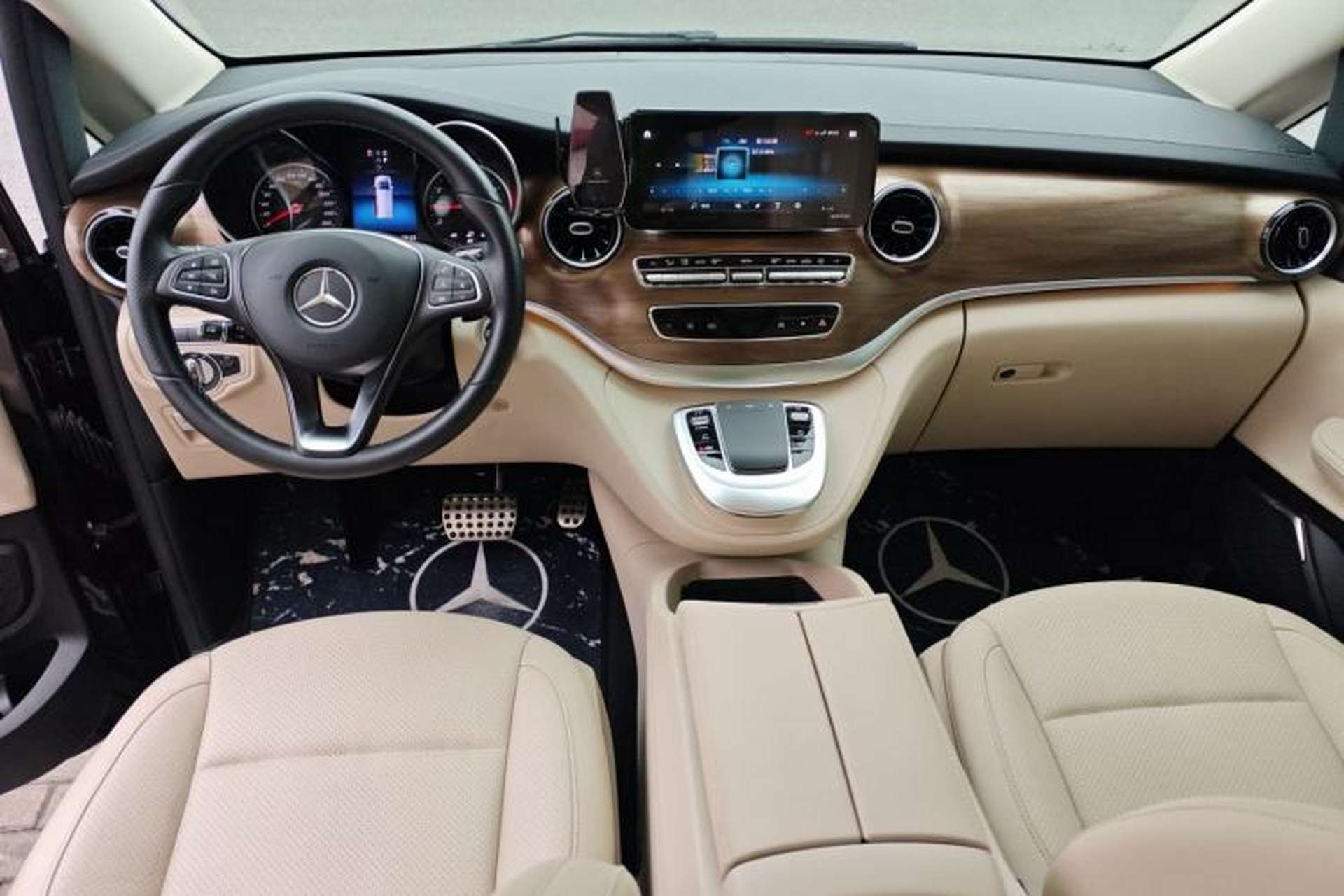 Used Mercedes-Benz V-Class 2021 V 260 L Long Wheelbase Prestige Edition Center Console