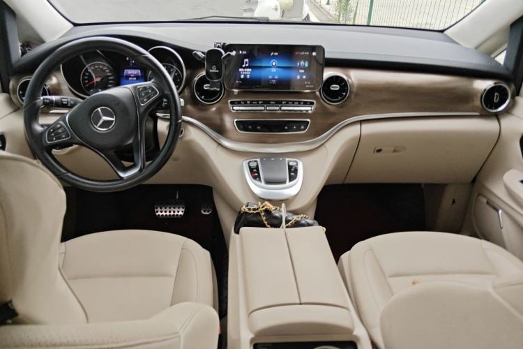 Used Mercedes-Benz V-Class 2021 V 260 L Long Wheelbase Prestige Edition Center Console
