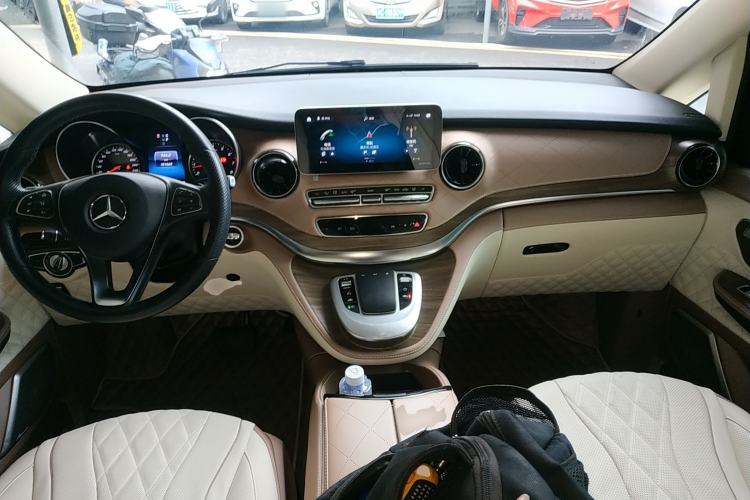 Used Mercedes-Benz V-Class 2021 V 260 Avantgarde Edition Center Console