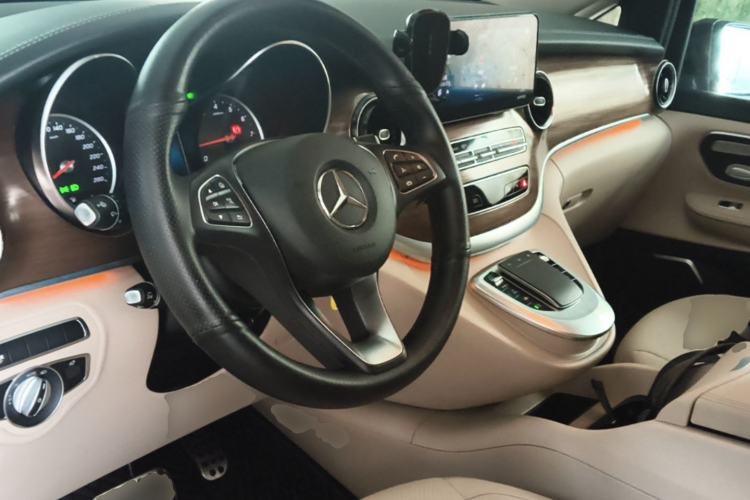 Used Mercedes-Benz V-Class 2021 V 260 L Long-wheelbase Luxury Edition Center Console