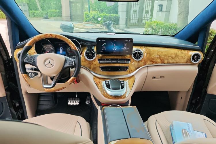 Used Mercedes-Benz V-Class  Center Console