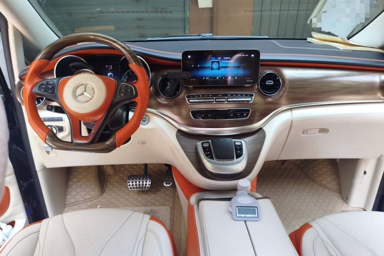 Used Mercedes-Benz V-Class 2021 V 260 L Long Wheelbase Prestige Edition Center Console