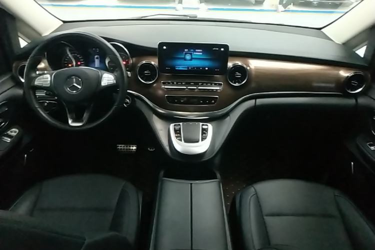 Used Mercedes-Benz V-Class 2021 V 260 L Long-wheelbase Luxury Edition Center Console
