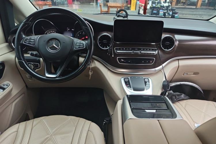 Used Mercedes-Benz V-Class 2021 V 260 Avantgarde Edition Center Console