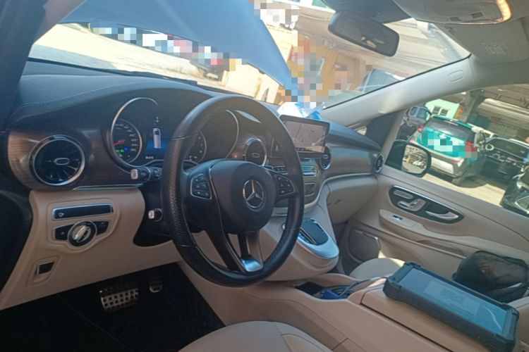 Used Mercedes-Benz V-Class 2021 V 260 Prestige Edition Center Console