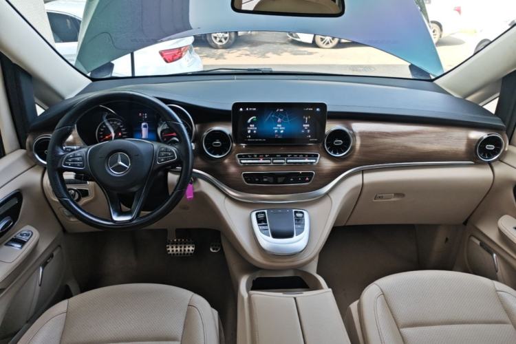 Used Mercedes-Benz V-Class 2021 V 260 Prestige Edition Center Console