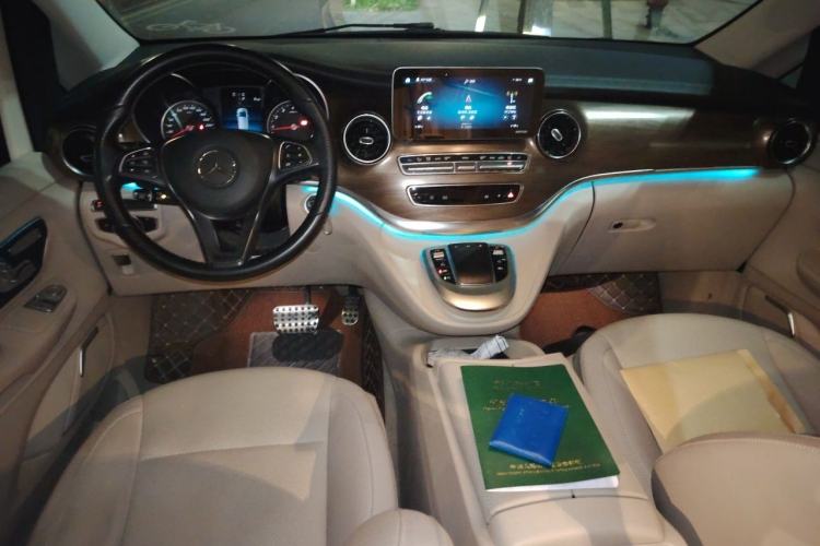 Used Mercedes-Benz V-Class 2021 V 260 L Long-wheelbase Luxury Edition Center Console