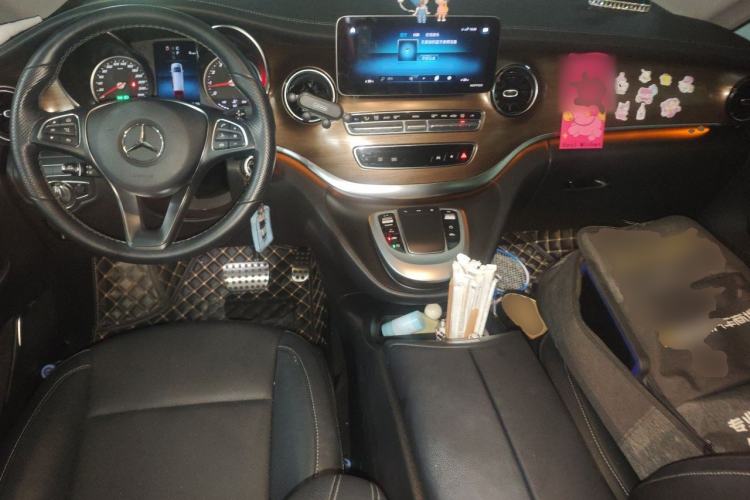 Used Mercedes-Benz V-Class 2021 V 260 Prestige Edition Center Console