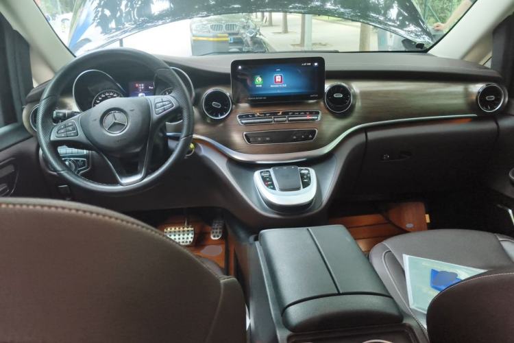 Used Mercedes-Benz V-Class 2021 V 260 L Long-wheelbase Luxury Edition Center Console