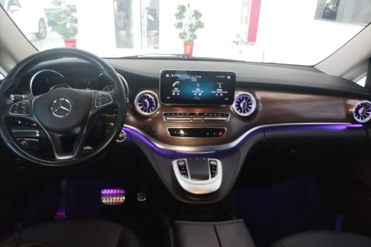 Used Mercedes-Benz V-Class 2021 V 260 Prestige Edition Center Console