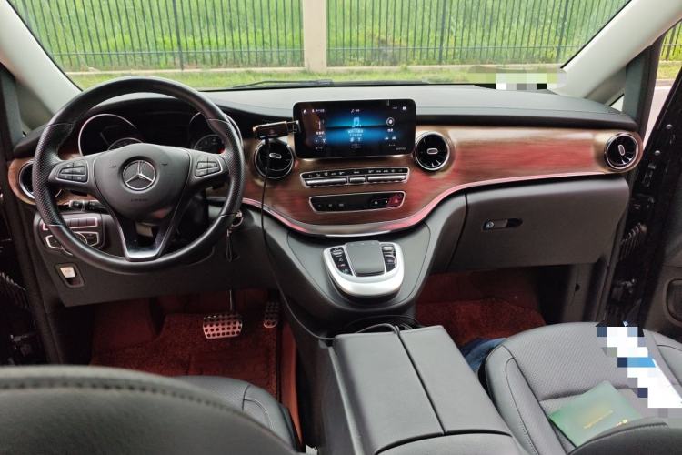 Used Mercedes-Benz V-Class 2021 V 260 L Long-wheelbase Luxury Edition Center Console