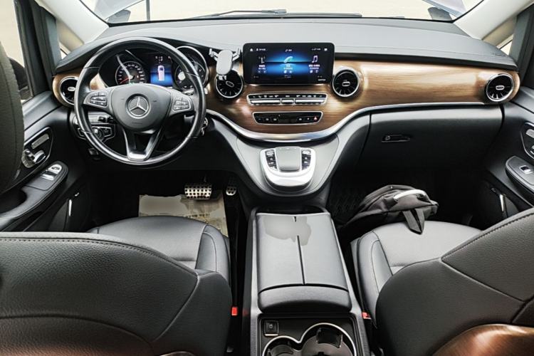 Used Mercedes-Benz V-Class 2021 V 260 L Long-wheelbase Luxury Edition Center Console