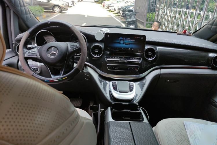 Used Mercedes-Benz V-Class 2021 V 260 L Long Wheelbase Prestige Edition Center Console