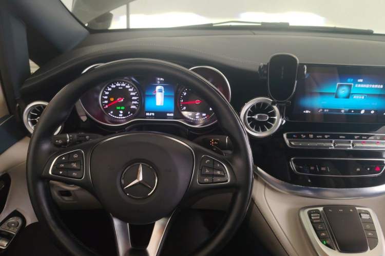 Used Mercedes-Benz V-Class 2021 V 260 L Long Wheelbase Prestige Edition Center Console