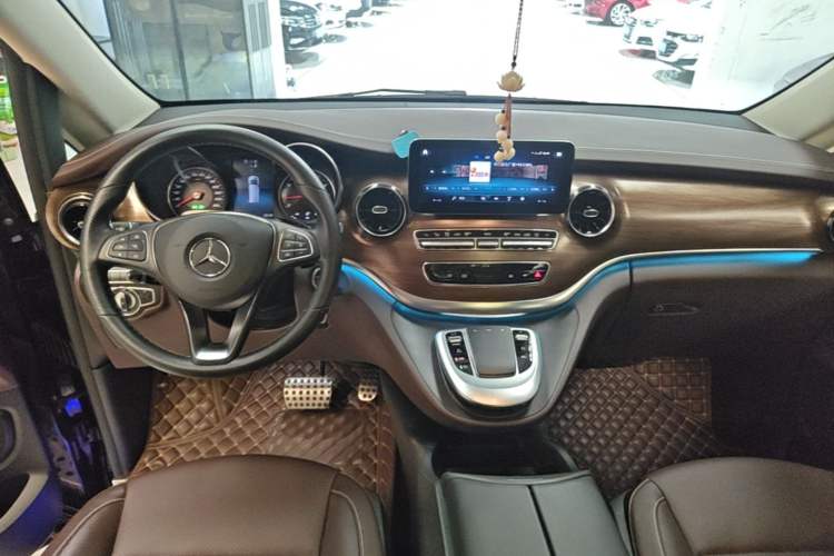 Used Mercedes-Benz V-Class 2021 V 260 L Long-wheelbase Luxury Edition Center Console
