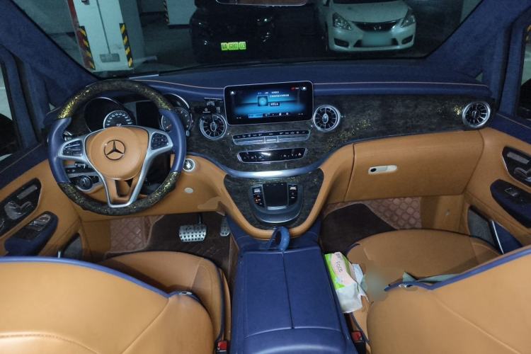 Used Mercedes-Benz V-Class 2021 V 260 L Long Wheelbase Prestige Edition Center Console