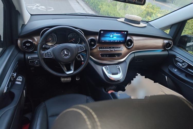 Used Mercedes-Benz V-Class 2021 V 260 Prestige Edition Center Console