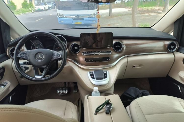 Used Mercedes-Benz V-Class 2021 V 260 L Long-wheelbase Luxury Edition Center Console