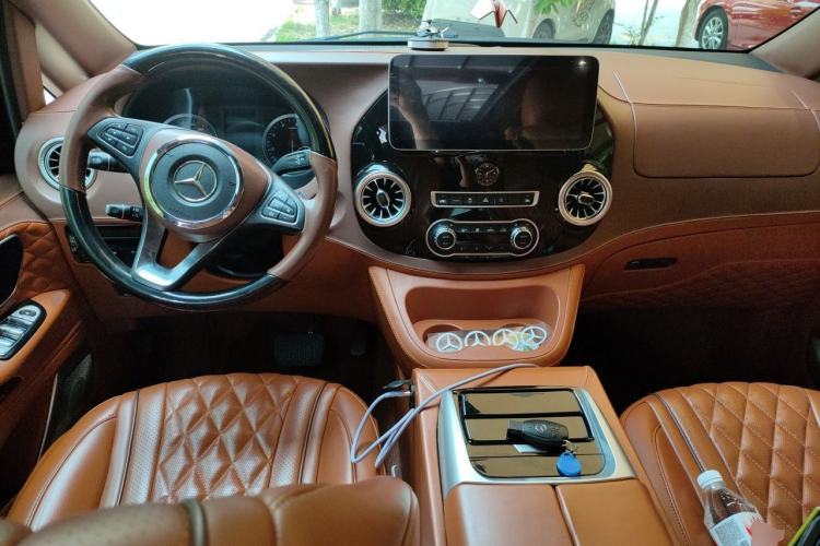 Used Mercedes-Benz V-Class 2021 V 260 Avantgarde Edition Center Console