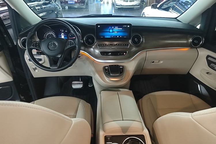 Used Mercedes-Benz V-Class 2021 V 260 Prestige Edition Center Console
