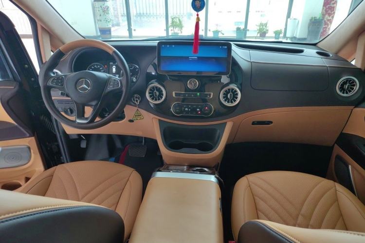 Used Mercedes-Benz V-Class 2021 V 260 L Long Wheelbase Prestige Edition Center Console