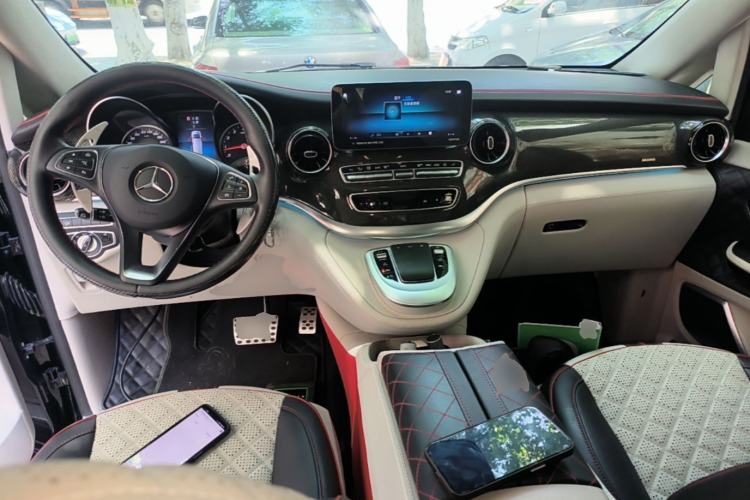 Used Mercedes-Benz V-Class 2021 V 260 L Long Wheelbase Prestige Edition Center Console