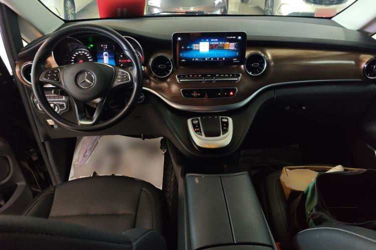 Used Mercedes-Benz V-Class 2021 V 260 Prestige Edition Center Console