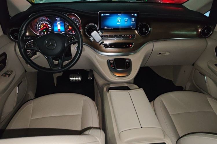 Used Mercedes-Benz V-Class 2021 V 260 L Long-wheelbase Luxury Edition Center Console
