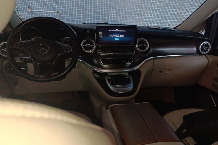 Used Mercedes-Benz V-Class  Center Console