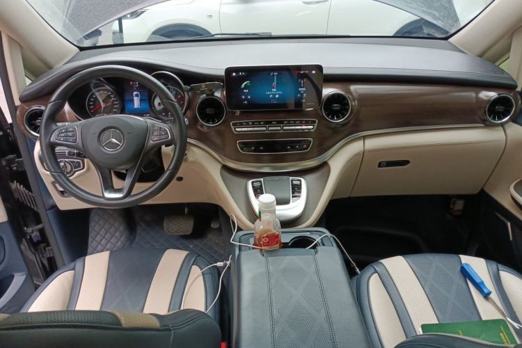 Used Mercedes-Benz V-Class 2021 V 260 Avantgarde Edition Center Console