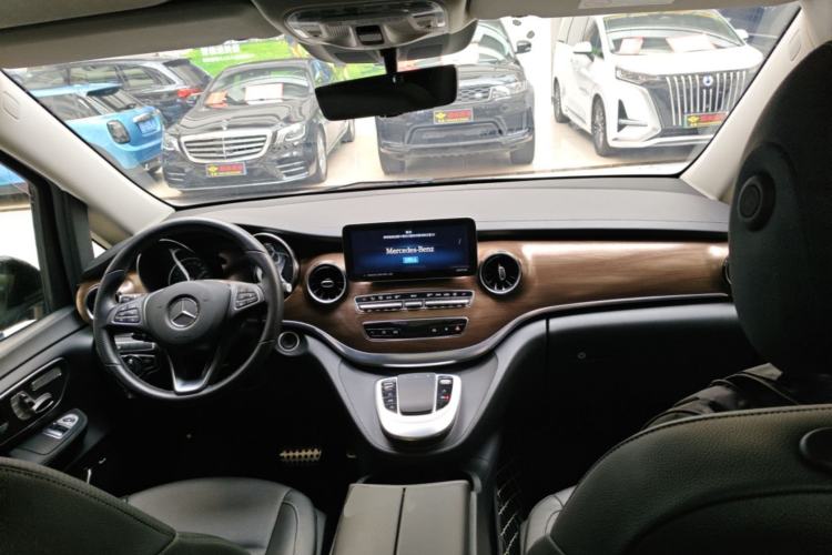 Used Mercedes-Benz V-Class 2021 V 260 L Long-wheelbase Luxury Edition Center Console