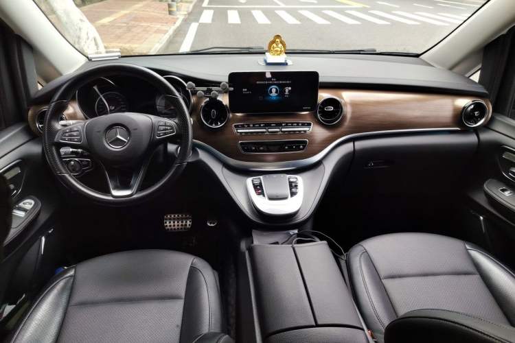 Used Mercedes-Benz V-Class 2021 V 260 L Long-wheelbase Luxury Edition Center Console