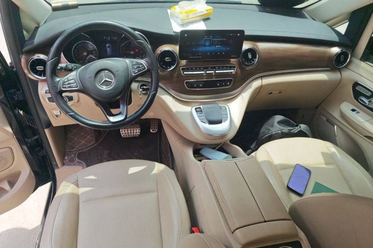 Used Mercedes-Benz V-Class 2021 V 260 Prestige Edition Center Console
