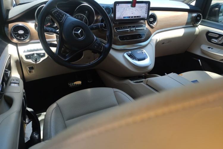 Used Mercedes-Benz V-Class 2021 V 260 Prestige Edition Center Console