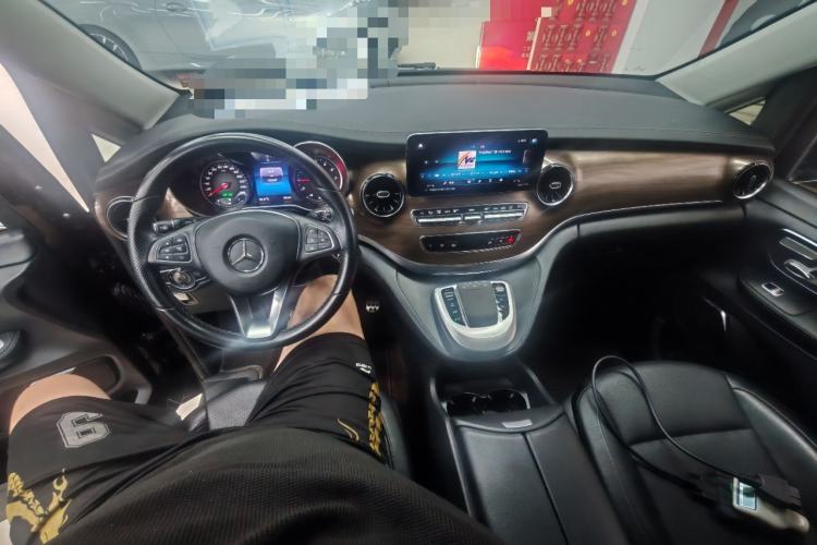 Used Mercedes-Benz V-Class 2021 V 260 Prestige Edition Center Console